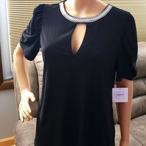 Ladies, Beautiful Black short sleeve shirt